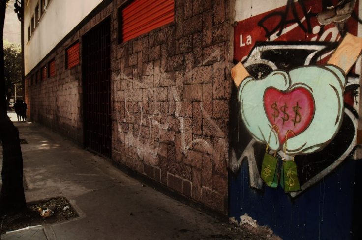 525661_271997762933217_1239893802_n