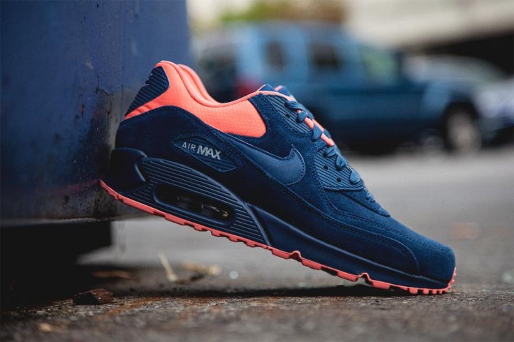 nike-air-max-90-prm-brave-blue-atomic-pink-01