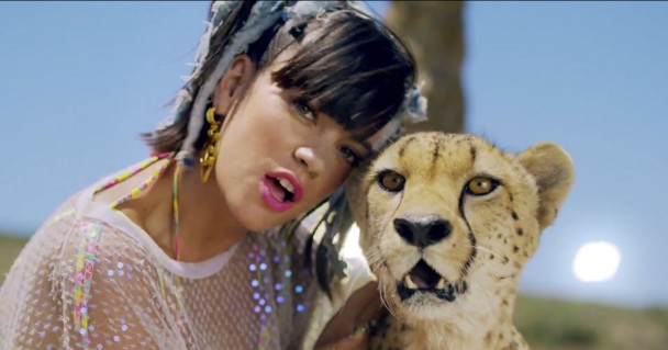 lily-allen_air-balloon-608x319