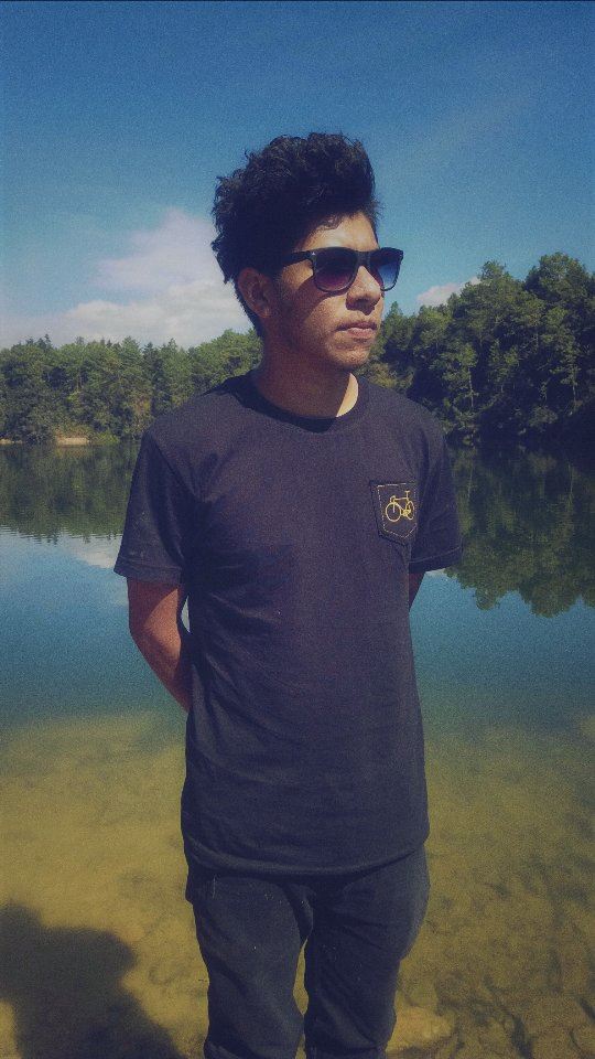 10893821_581015845363703_1034557181_n